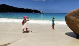 沙滩在线观看免费,免费在线观影，尽享夏日欢乐时光